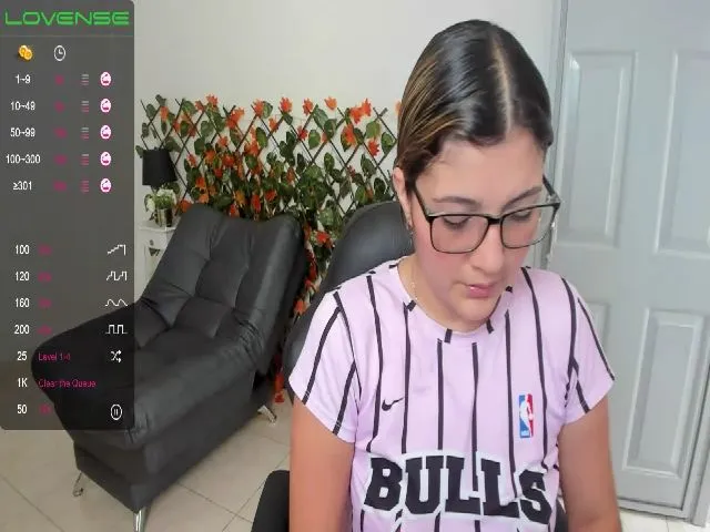 Live sex webcam photo for CamilaSmiith #272759564