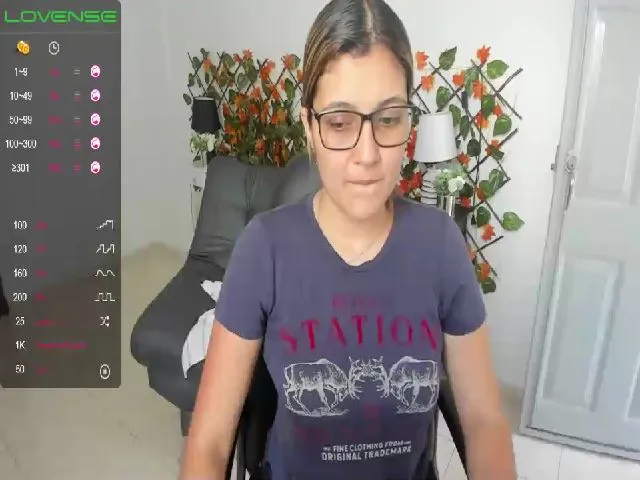 Live sex webcam photo for CamilaSmiith #272833285