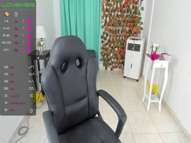 Live sex webcam photo for CamilaSmiith #273669015
