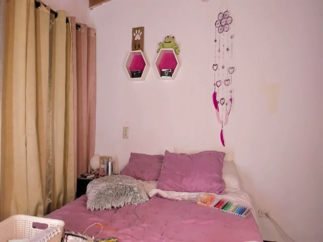 Live sex webcam photo for Camilaskin #272077744