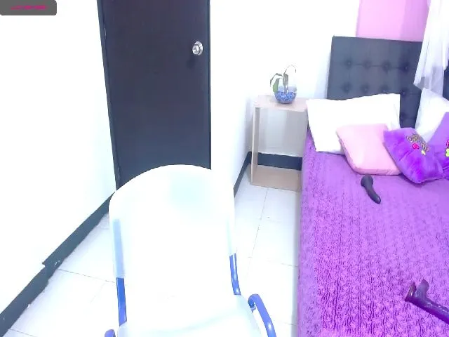 Live sex webcam photo for CamileRose #273002563