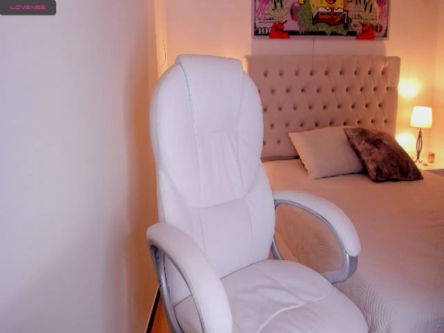 Live sex webcam photo for Camille_angel #272611928