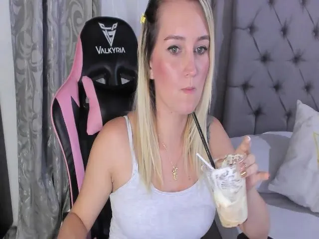 Live sex webcam photo for Candace18x #271739839