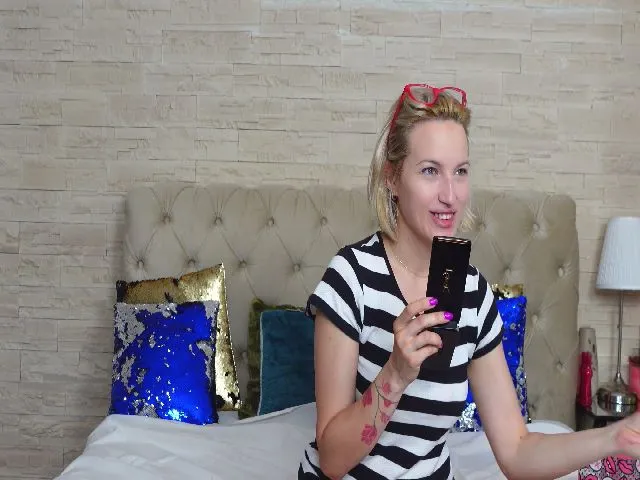 Live sex webcam photo for CandiceNova #273480491