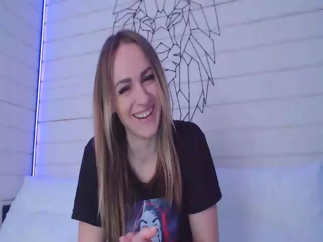 Live sex webcam photo for CandyBunie #271850841