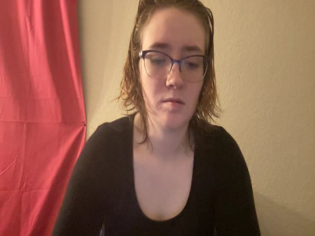 Live sex webcam photo for CandyBurger #271857723