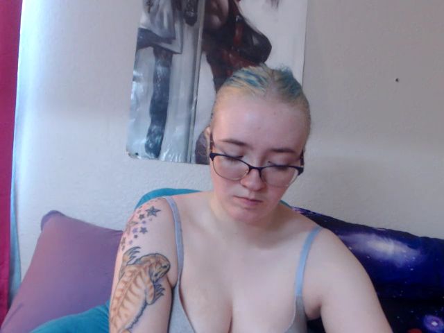 Live sex webcam photo for CandyBurger #273798187