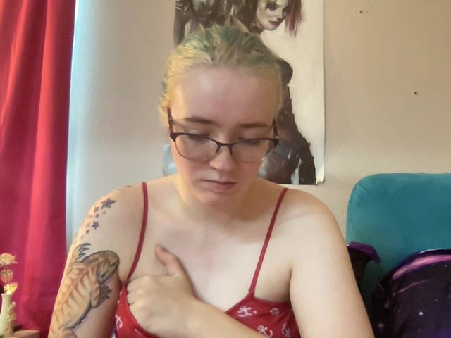 Live sex webcam photo for CandyBurger #273869876