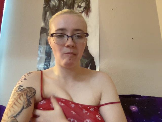 Live sex webcam photo for CandyBurger #273949436