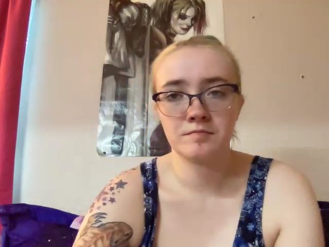 Live sex webcam photo for CandyBurger #273963763