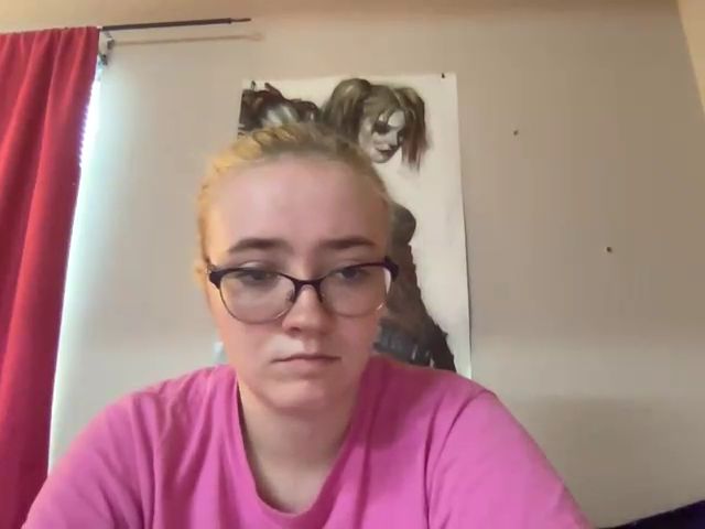 Live sex webcam photo for CandyBurger #274056398