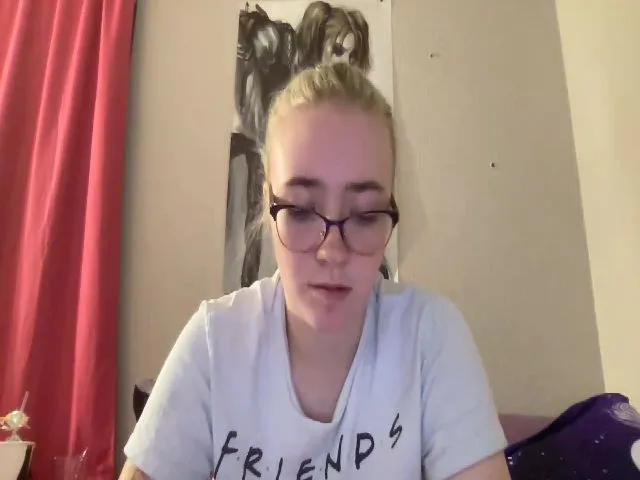 Live sex webcam photo for CandyBurger #274062543