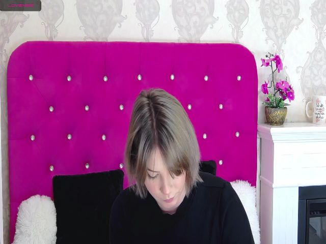 Live sex webcam photo for CandyFreak_ #272986951