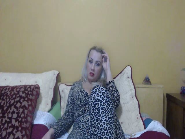Live sex webcam photo for CandyHellenx #272043441