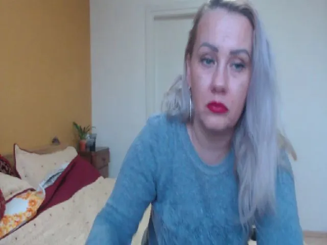 Live sex webcam photo for CandyHellenx #272314441