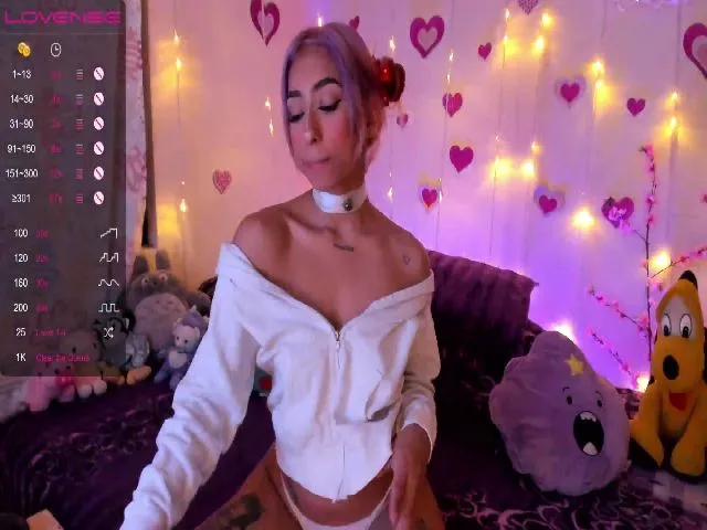 Live sex webcam photo for CandyLaw_ #272836547