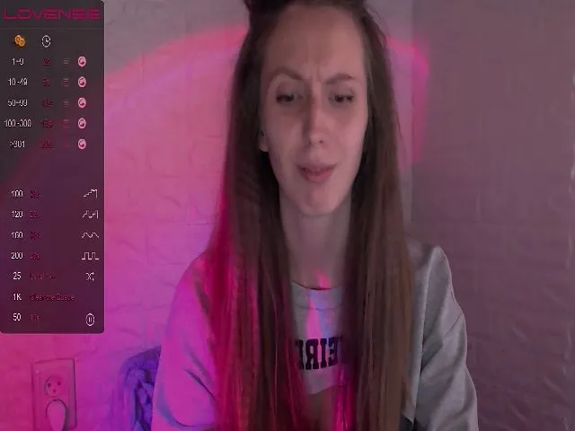 Live sex webcam photo for CandyLilly_ #273449674