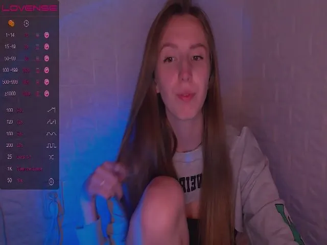 Live sex webcam photo for CandyLilly_ #273775787