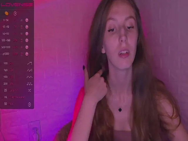 Live sex webcam photo for CandyLilly_ #273902446