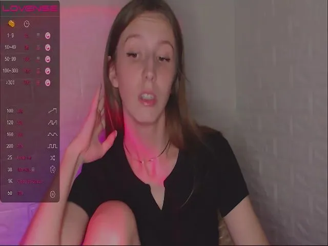 Live sex webcam photo for CandyLilly_ #274140397