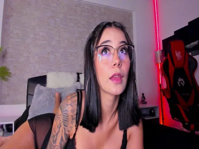 Live sex webcam photo for Candyred88 #272367365