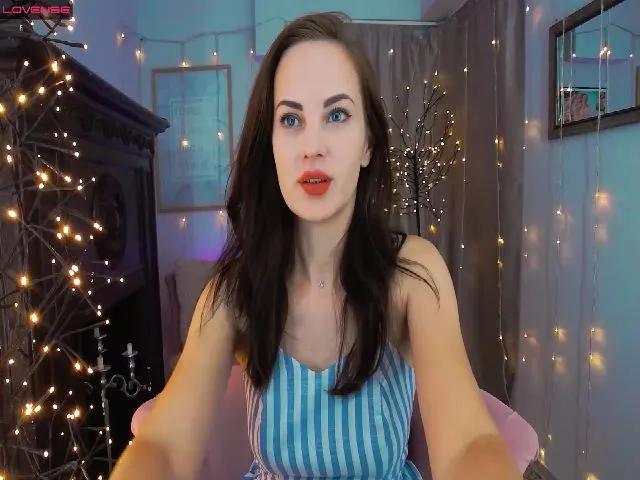 Live sex webcam photo for CaraD_ #274064939