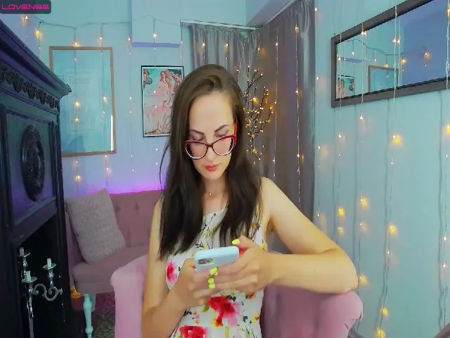 Live sex webcam photo for CaraD_ #274105847