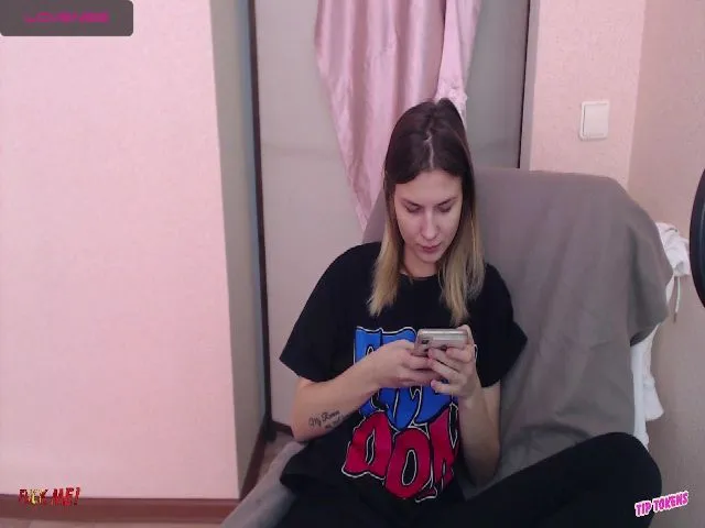 Live sex webcam photo for Cara_XXX #272394734