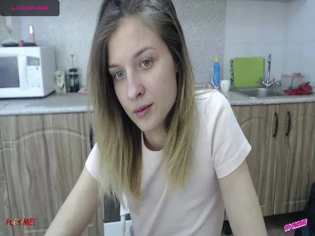 Live sex webcam photo for Cara_XXX #272605318