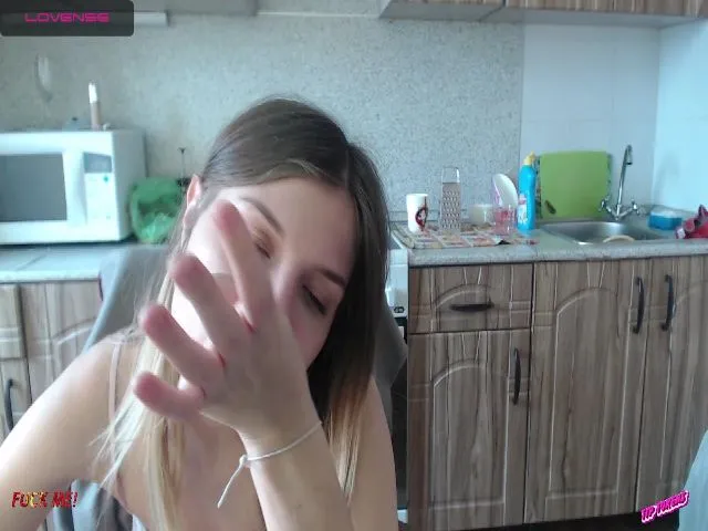 Live sex webcam photo for Cara_XXX #272787892