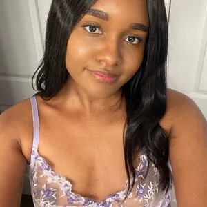 Live sex webcam photo for CaramelDoll1_ #292784296