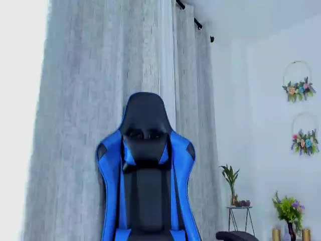 Live sex webcam photo for CarlaMoore #271916017