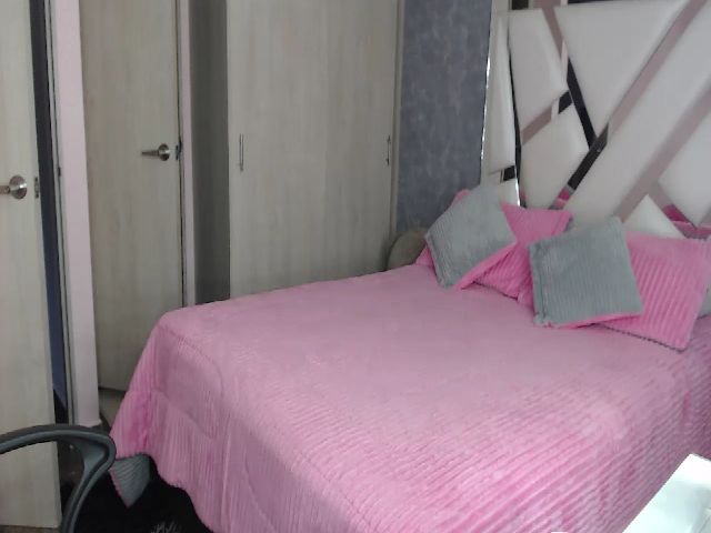 Live sex webcam photo for Carolbtch #272946502