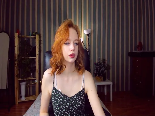 Live sex webcam photo for CarolineArt #271997778