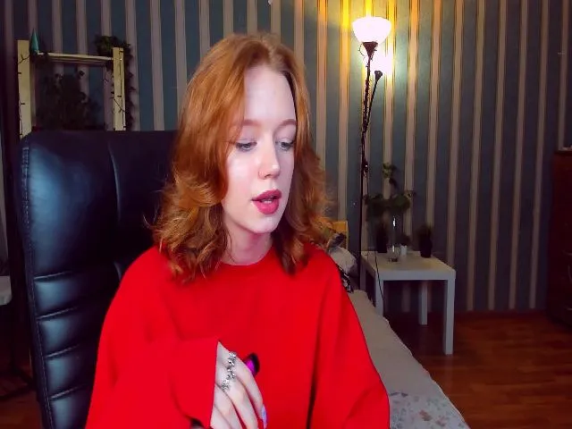 Live sex webcam photo for CarolineArt #272451543