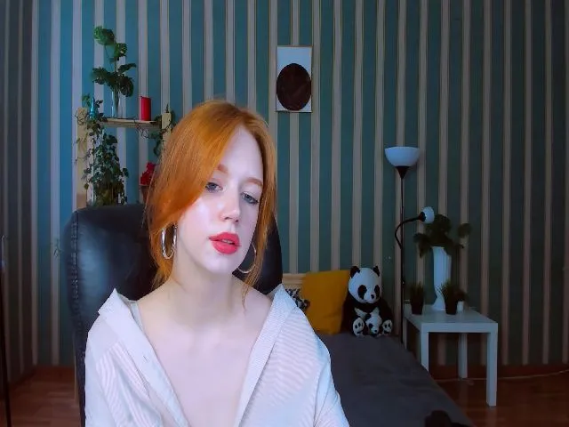 Live sex webcam photo for CarolineArt #273358428