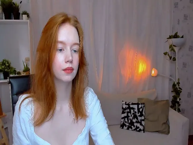 Live sex webcam photo for CarolineArt #273552478