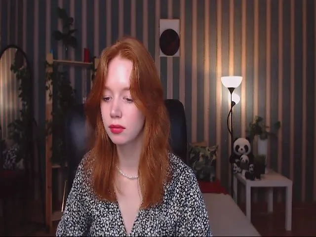 Live sex webcam photo for CarolineArt #273677364