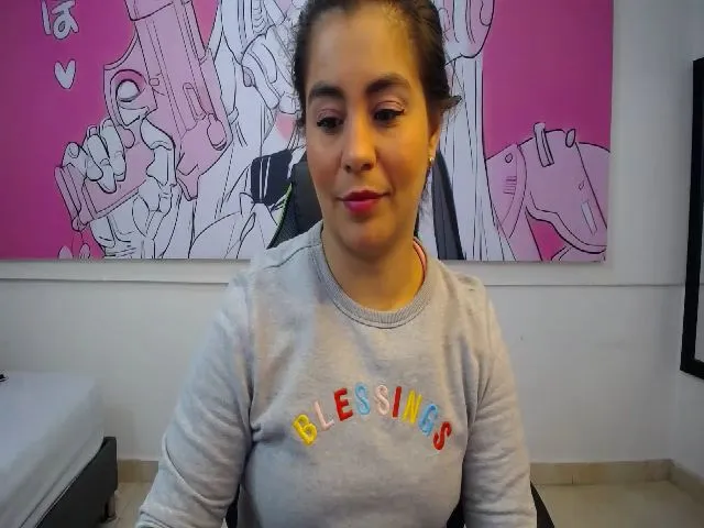 Live sex webcam photo for Caroline_23_x #271775600
