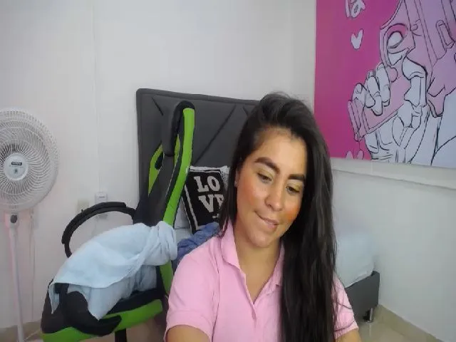 Live sex webcam photo for Caroline_23_x #271934767
