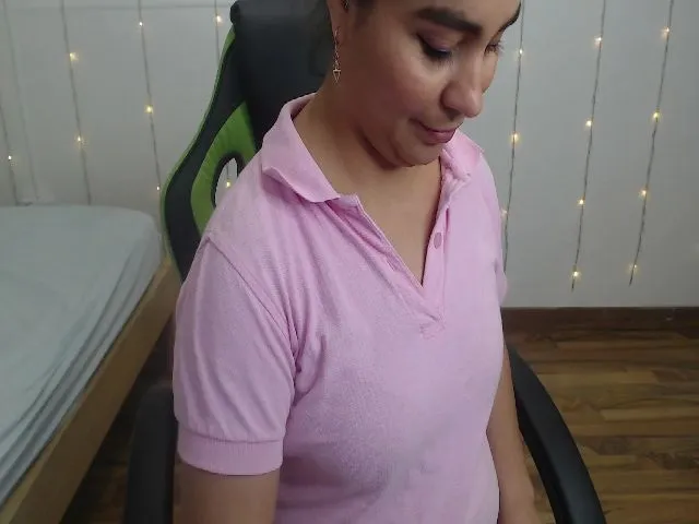 Live sex webcam photo for Caroline_23_x #272286886