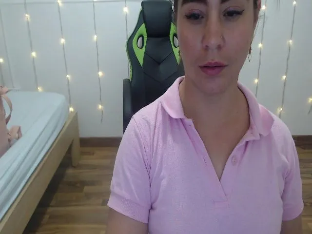 Live sex webcam photo for Caroline_23_x #272286936