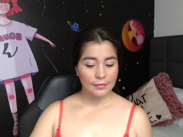 Live sex webcam photo for Caroline_23_x #272347900