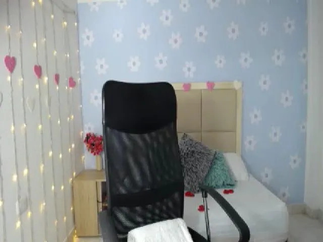 Live sex webcam photo for Caroline_23_x #272454330