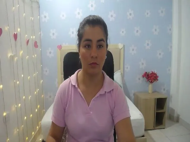 Live sex webcam photo for Caroline_23_x #272516881