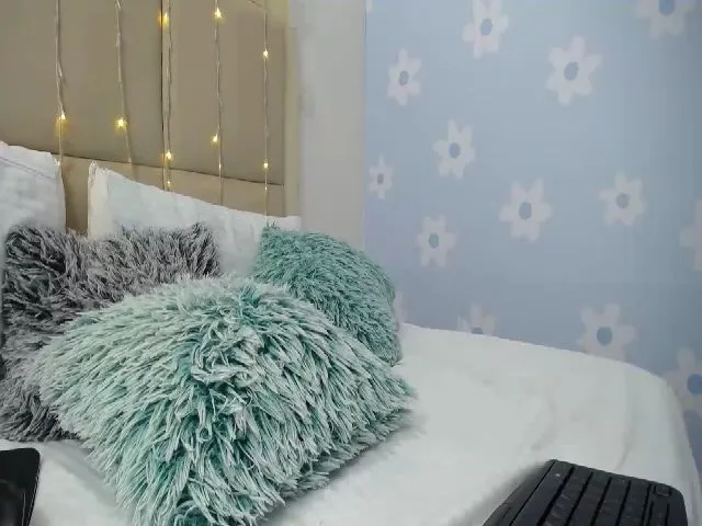 Live sex webcam photo for Caroline_23_x #272557673