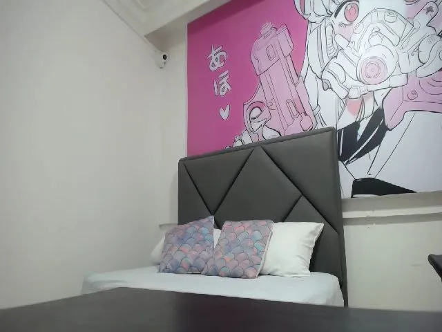 Live sex webcam photo for Caroline_23_x #272596655