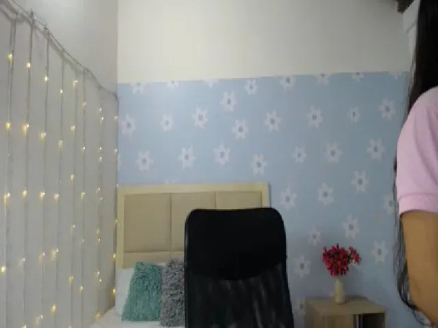 Live sex webcam photo for Caroline_23_x #272666545