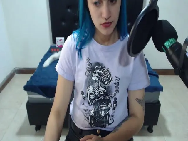 Live sex webcam photo for Carolinforbes #272047529
