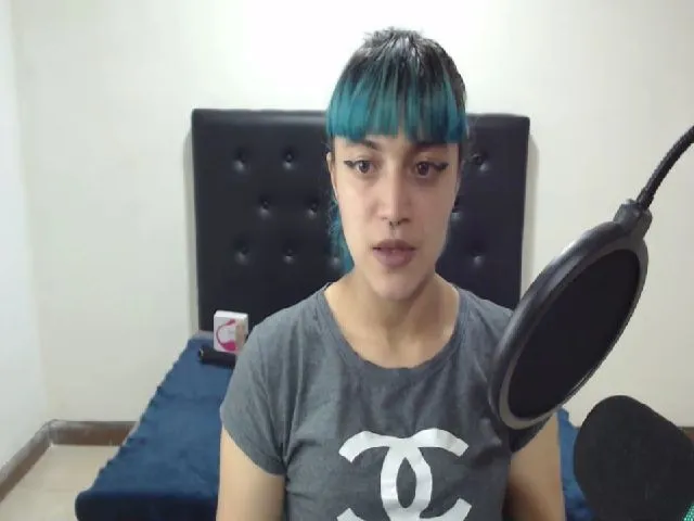 Live sex webcam photo for Carolinforbes #272060308